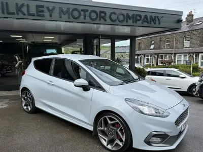 Begagnad Ford Fiesta ST 200 HK (147 kW) 2019 Silver Halvkombi