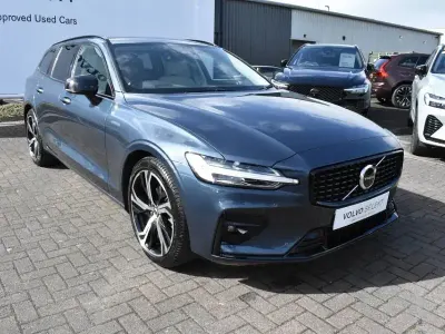 Używany Volvo V60 Plus 195 KM (143 kW) 2025 Niebieski Kombi