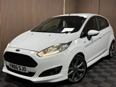Usado Ford Fiesta ST-Line 125 CV (91 kW) 2017 Blanco Utilitario