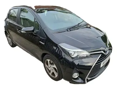 Second-hand Toyota Yaris Hybrid 101 CP (74 kW) 2014 Negru Hatchback