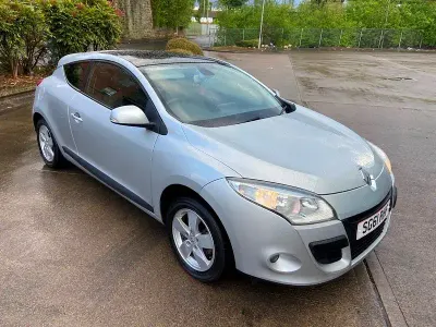 Używany Renault Mégane Coupé Dynamique 2011 Srebrny Coupe
