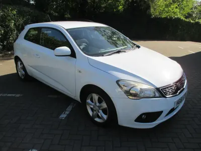 Begagnad Kia ProCeed 126 HK (92 kW) 2012 Vit Halvkombi
