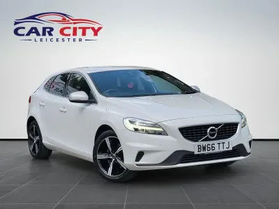 Used Volvo V40 R-Design 122 HP (89 kW) 2016 White Hatchback