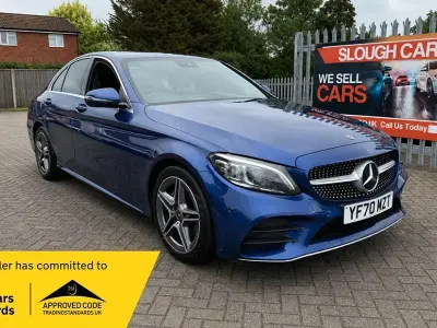 Usado Mercedes C200 AMG Line Premium 2020 Azul Sedan