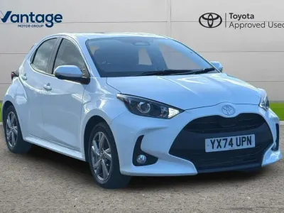 Used Toyota Yaris 113 HP (83 kW) 2024 White Hatchback