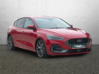 Used Ford Focus ST 280 HP (205 kW) 2024 Red Hatchback