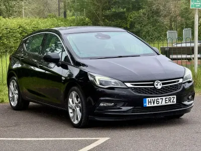 Used Vauxhall Astra SRi 105 HP (77 kW) 2017 Black Hatchback