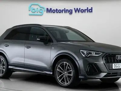 Usado Audi Q3 Black Edition 150 HP (110 kW) 2022 Cinzento SUV