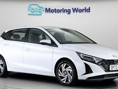 Used Hyundai i20 Advanced 101 HP (74 kW) 2023 White Hatchback