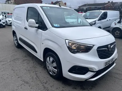 Usado Vauxhall Combo Sportive 100 CV (73 kW) 2021 Blanco Monovolumen