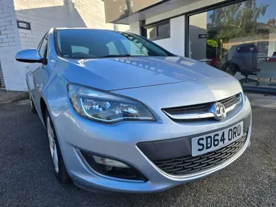 Używany Vauxhall Astra SRi 100 KM (73 kW) 2014 Srebrny Hatchback