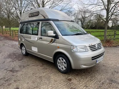 Begagnad VW Transporter 130 HK (95 kW) 2006 Beige Van