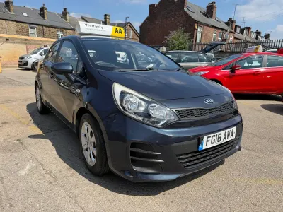 Used Kia Rio Air 84 HP (61 kW) 2016 Blue Hatchback