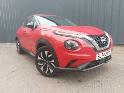 Używany Nissan Juke Acenta Premium 114 KM (83 kW) 2024 Czerwony SUV