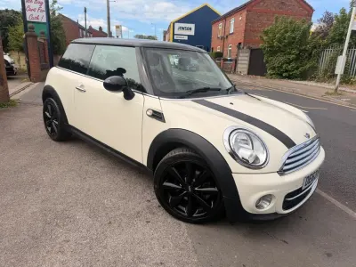 Begagnad Mini Cooper D Hatch 2013 Vit Halvkombi