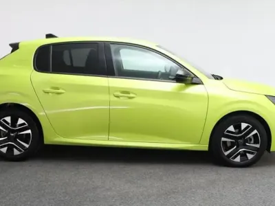 Second-hand Peugeot 208 Allure 99 CP (72 kW) 2025 Galben Hatchback