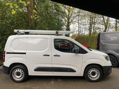 Used Vauxhall Combo Edition 100 HP (73 kW) 2019 White MPV
