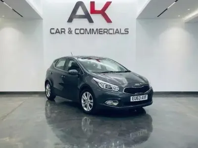 Używany Kia Ceed 133 KM (97 kW) 2013 Srebrny Hatchback