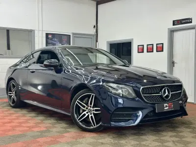 Usado Mercedes E400 AMG Line Premium Plus 2017 Azul Coupé