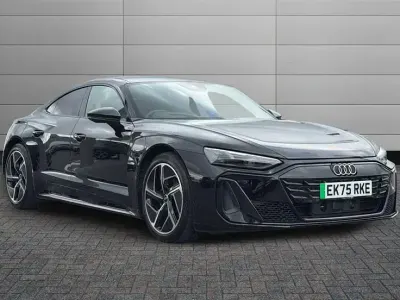 Usado Audi e-tron GT quattro Design 369 kW (503 HP) 2025 Preto Sedan