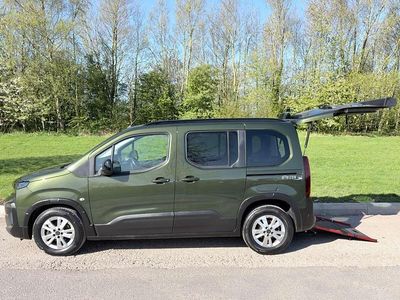 Gebraucht Peugeot Rifter Allure 2024 Grün Van / Kleinbus