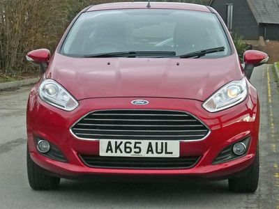 Used Ford Fiesta Zetec 82 HP (60 kW) 2015 Red Hatchback