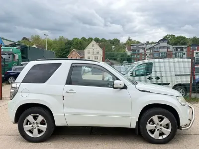 Używany Suzuki Grand Vitara SZ4 169 KM (124 kW) 2010 Biały SUV