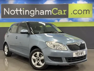 Usado Skoda Fabia SE 105 CV (77 kW) 2011 Azul Utilitario