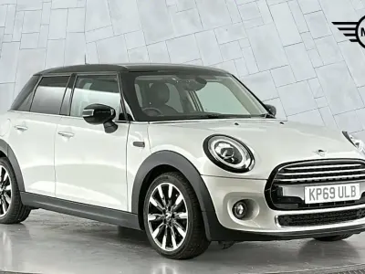 Usado Mini Cooper Exclusive 134 CV (98 kW) 2019 Plateado Utilitario