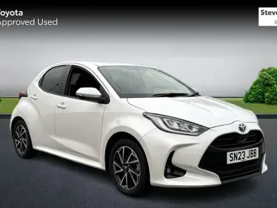 Used Toyota Yaris Design 116 HP (85 kW) 2023 White Hatchback