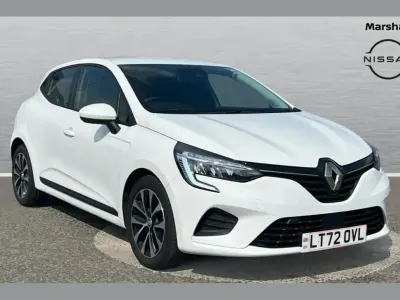 Used Renault Clio Iconic 138 HP (101 kW) 2022 White Hatchback