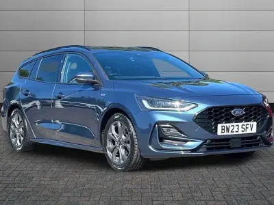 Used Ford Focus ST-Line 123 HP (90 kW) 2023 Blue Estate