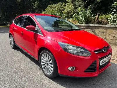Used Ford Focus Zetec 125 HP (91 kW) 2012 Red Hatchback