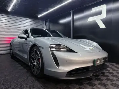 Begagnad Porsche Taycan Performance Package 419 kW (571 HK) 2020 Silver Sedan