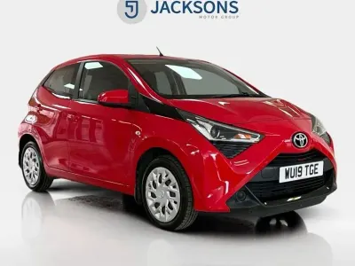 Used Toyota Aygo X-play 71 HP (52 kW) 2019 Red Hatchback