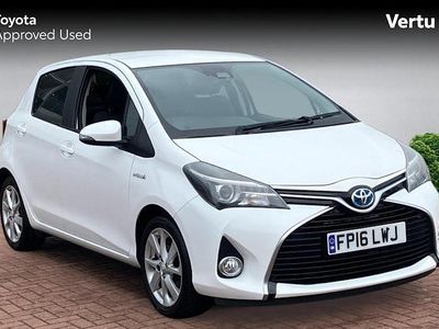 Used Toyota Yaris Hybrid 101 HP (74 kW) 2016 White Hatchback
