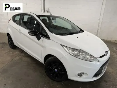 Używany Ford Fiesta Zetec 81 KM (59 kW) 2010 Biały Hatchback