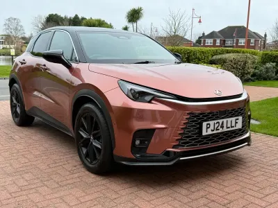 Used Lexus LBX 136 HP (100 kW) 2024 Multicoloured SUV