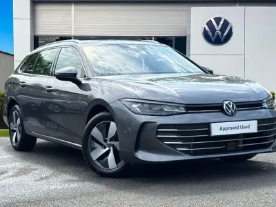 Usado VW Passat Life 204 HP (150 kW) 2025 Cinzento Carrinha