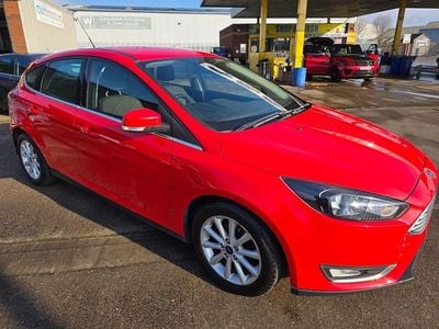 Used Ford Focus Titanium 120 HP (88 kW) 2017 Red Hatchback