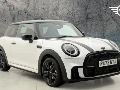 Usado Mini Cooper Hatch 134 CV (98 kW) 2024 Blanco Utilitario