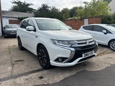 Used Mitsubishi Outlander P-HEV 200 HP (147 kW) 2018 White Estate