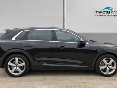Usado Audi e-tron Advanced 230 kW (313 CV) 2021 Negro SUV