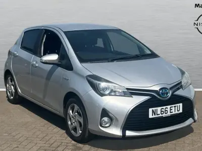 Used Toyota Yaris 100 HP (73 kW) 2016 Silver