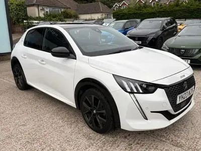 Used Peugeot 208 GT 131 HP (96 kW) 2023 White Hatchback