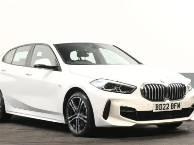 Usado BMW 118 M Sport 134 HP (98 kW) 2022 Branco Citadino