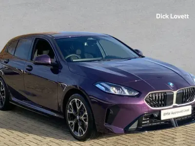 Begagnad BMW 120 M Sport 168 HK (123 kW) 2025 Lila Halvkombi