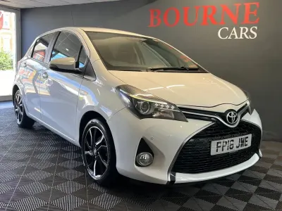 Used Toyota Yaris Design 99 HP (72 kW) 2016 White Hatchback