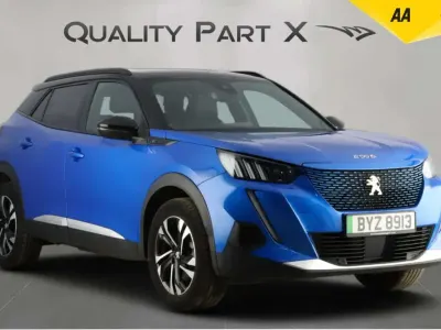 Begagnad Peugeot e-2008 GT 100 kW (136 HK) 2023 Blå SUV