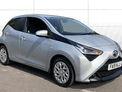 Used Toyota Aygo X-play 72 HP (52 kW) 2019 Silver Hatchback